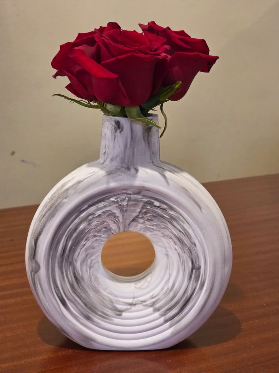 Marble Donut Vase by Klassiq Resin