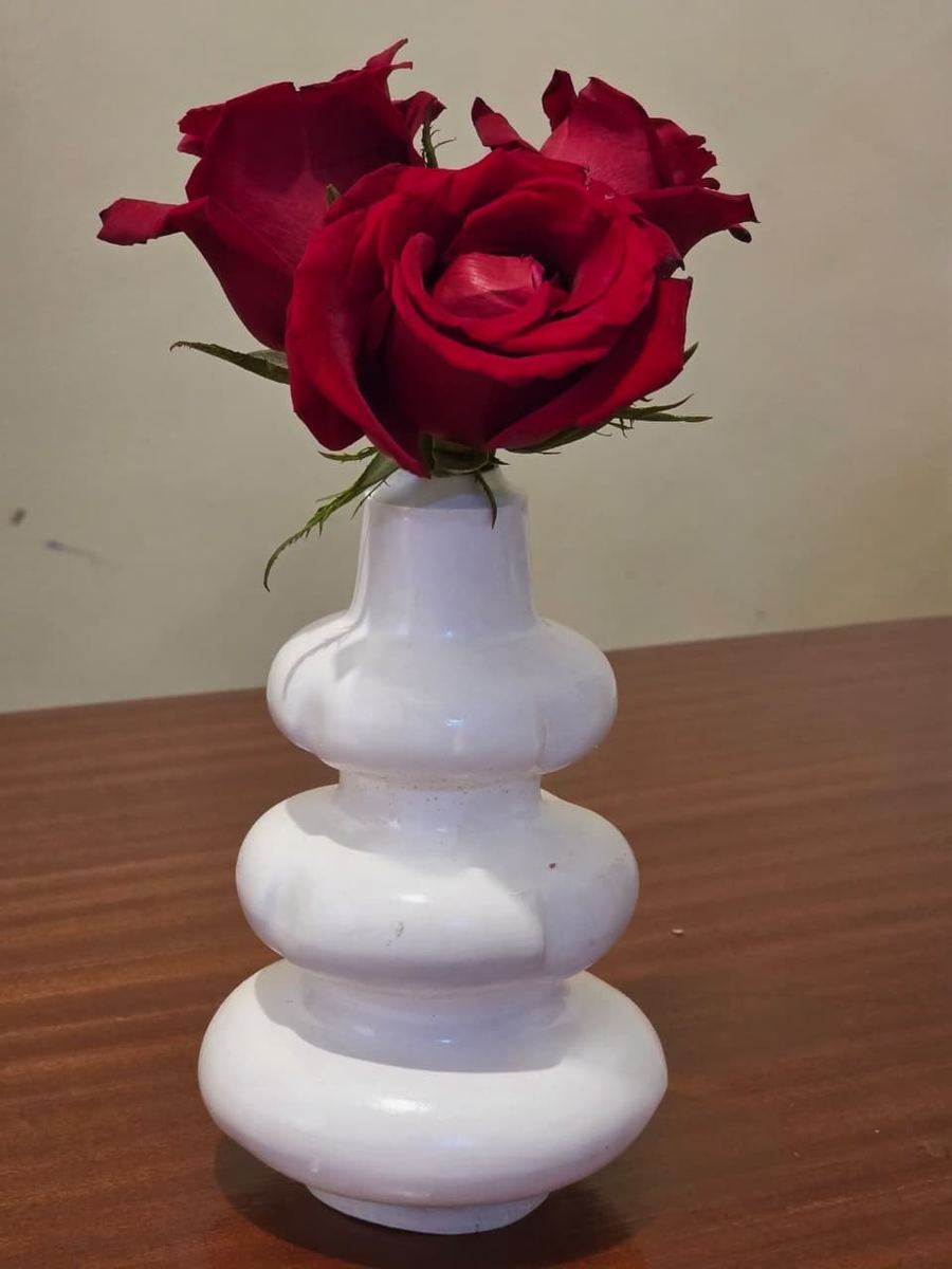 White Bubble Vase by Klassiq Resin photo 1